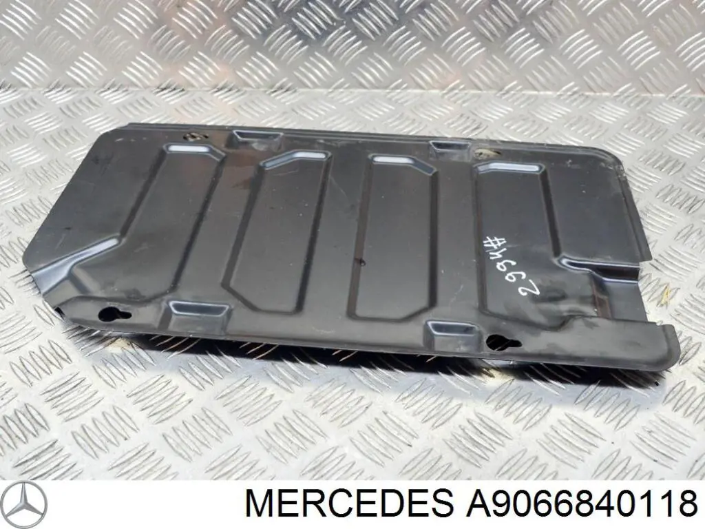 9066840118 Mercedes кришка акумулятора (акб)
