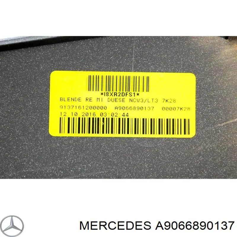 Декоративна накладка центральної консолі Mercedes A90668901377K28 ціна, від 14.66 USD