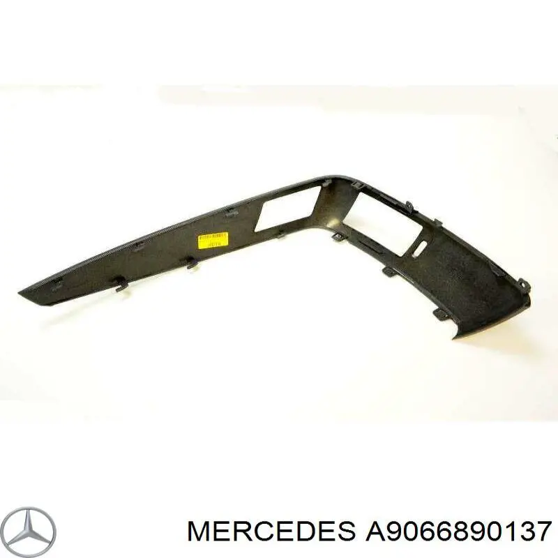 9066890137 Mercedes декоративна накладка центральної консолі