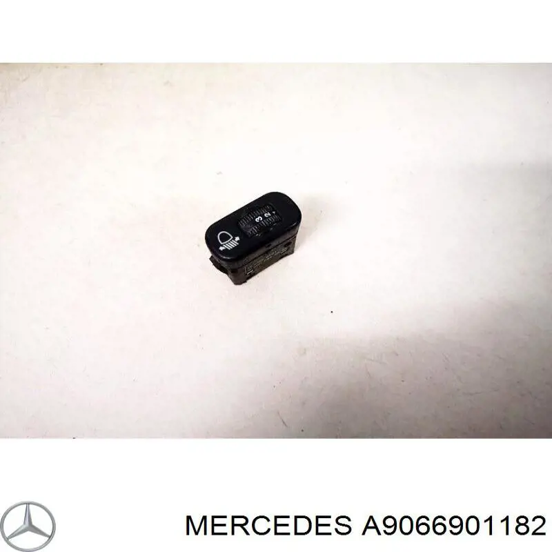 Накладка стійки кузова зовнішня, передня ліва A9066901182 Mercedes