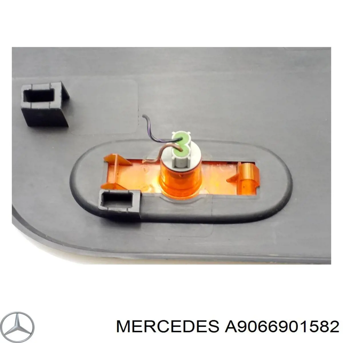 Купити A9066901582 Mercedes Накладка заднього лівого крила
