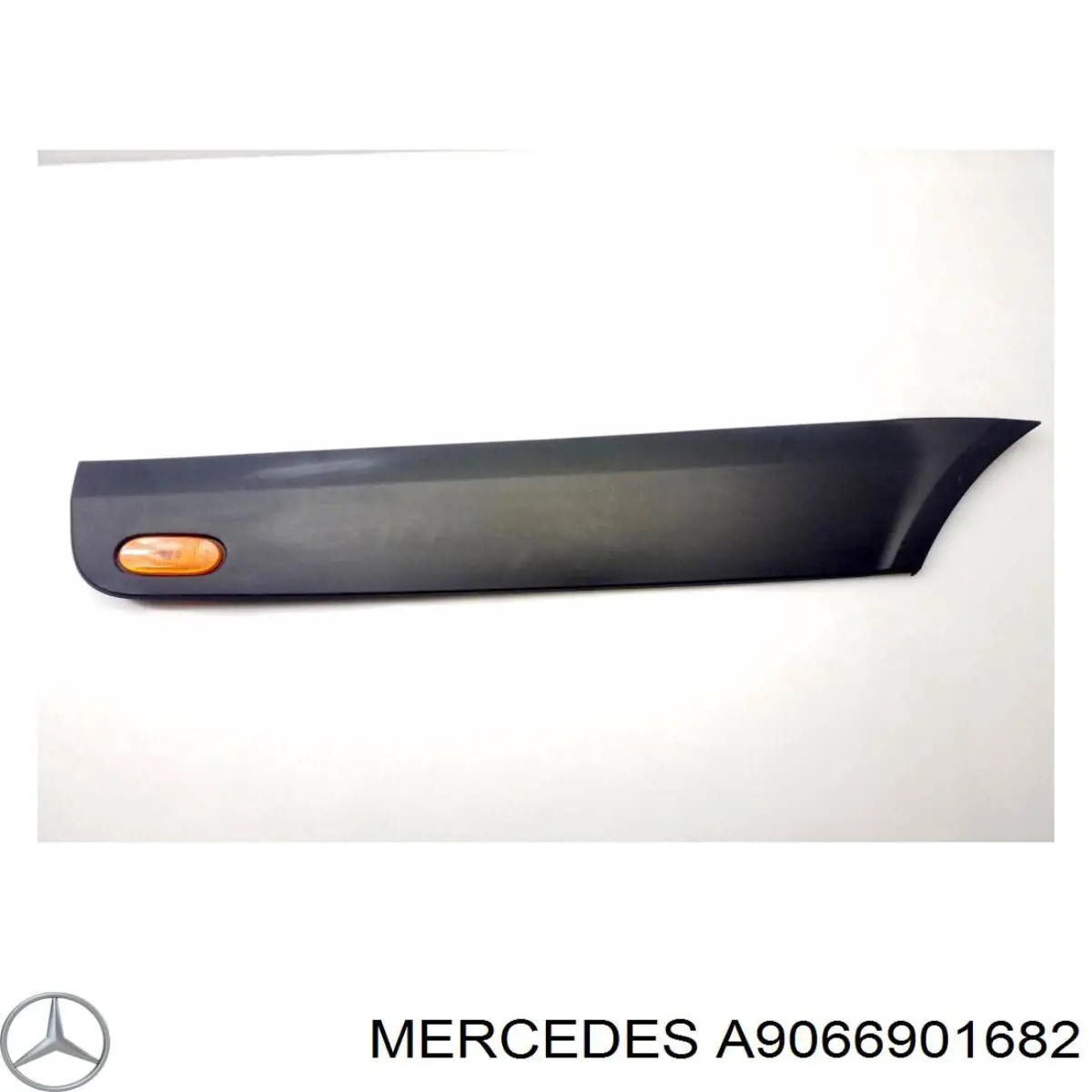 Накладка заднього правого крила A9066901682 Mercedes