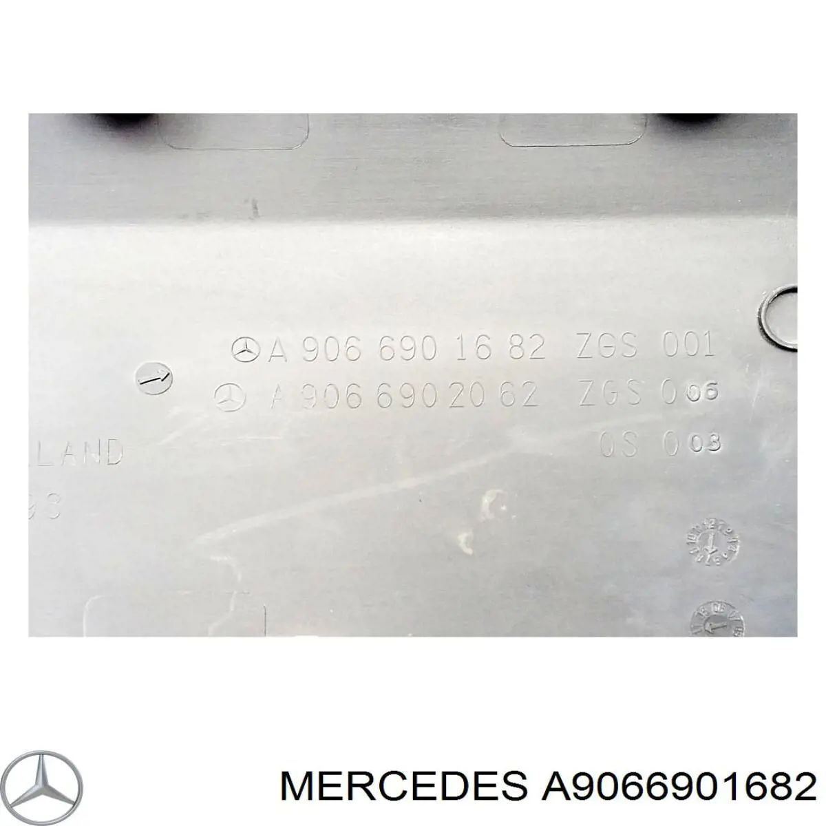 A9066901682 Mercedes Накладка заднього правого крила
