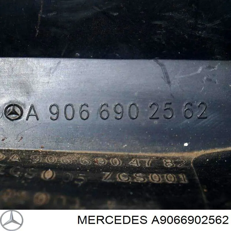 Накладка переднього лівого крила A90669025629B51 Mercedes