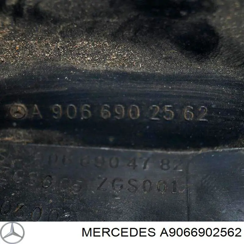 Накладка переднього лівого крила Mercedes A9066902562