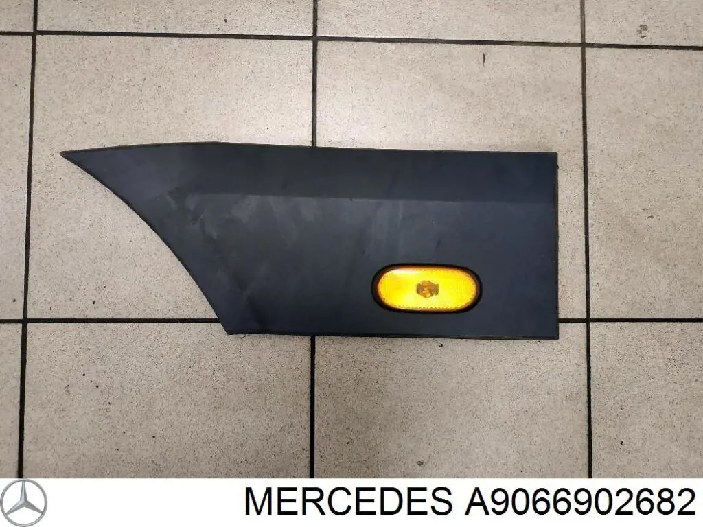 A9066902682 Mercedes Молдинг заднього правого крила