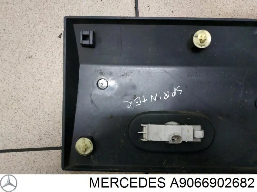Молдинг заднього правого крила Mercedes A9066902682 ціна, від 18.26 USD