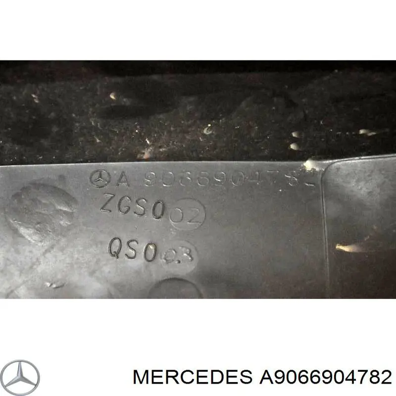 Накладка переднього лівого крила Mercedes A9066904782