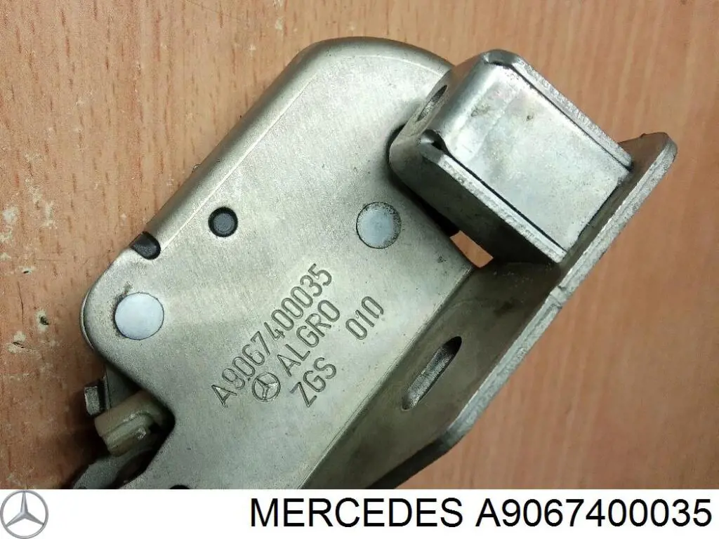 Замок задньої лівої двостулкової двері, верхній Mercedes A9067400035 ціна, від 14.08 USD