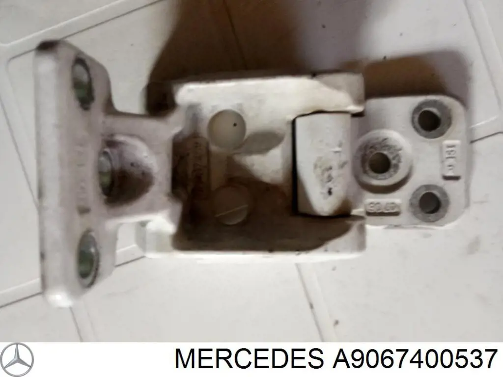 Петля задньої (двостулкової) двері, права верхня Mercedes A9067400537 ціна, від 48.02 USD