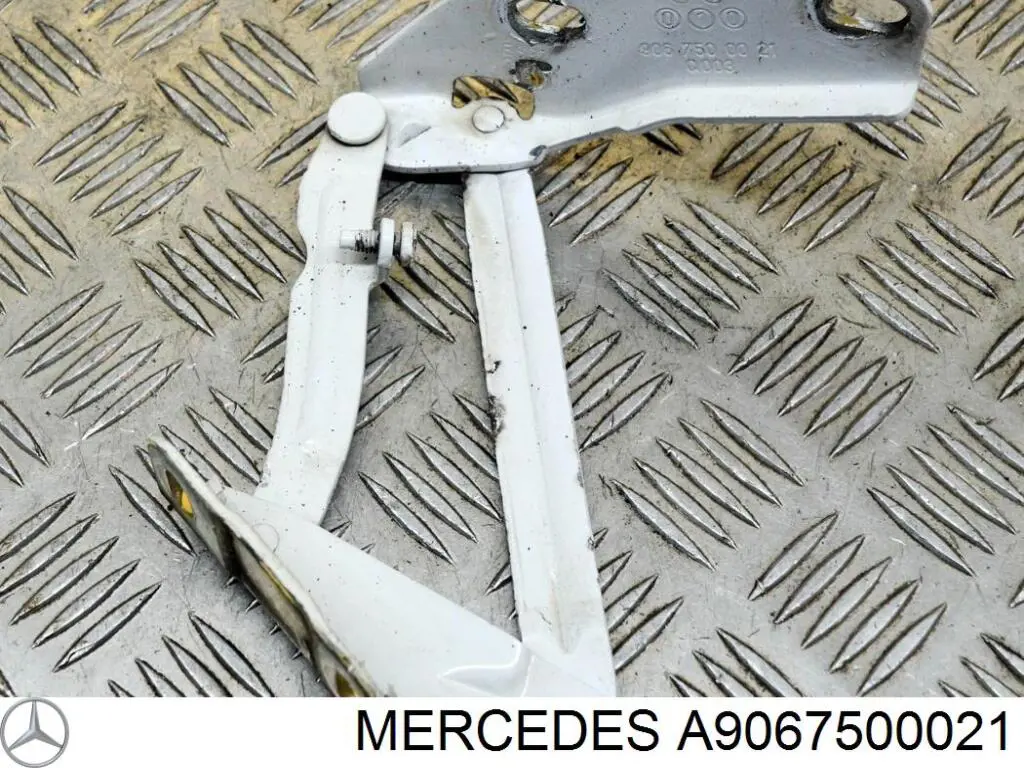Петля капота, ліва A9067500021 Mercedes