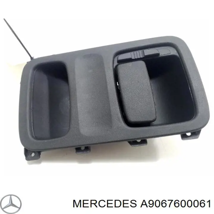 A9067600061 Mercedes Ручка задньої (двостулкової) двері права внутрішня