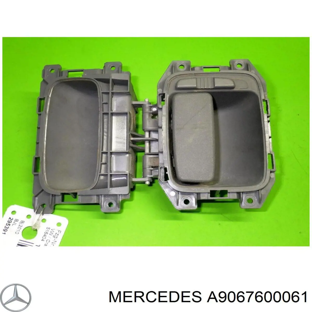 Ручка задньої (двостулкової) двері права внутрішня Mercedes A9067600061 ціна, від 7.67 USD