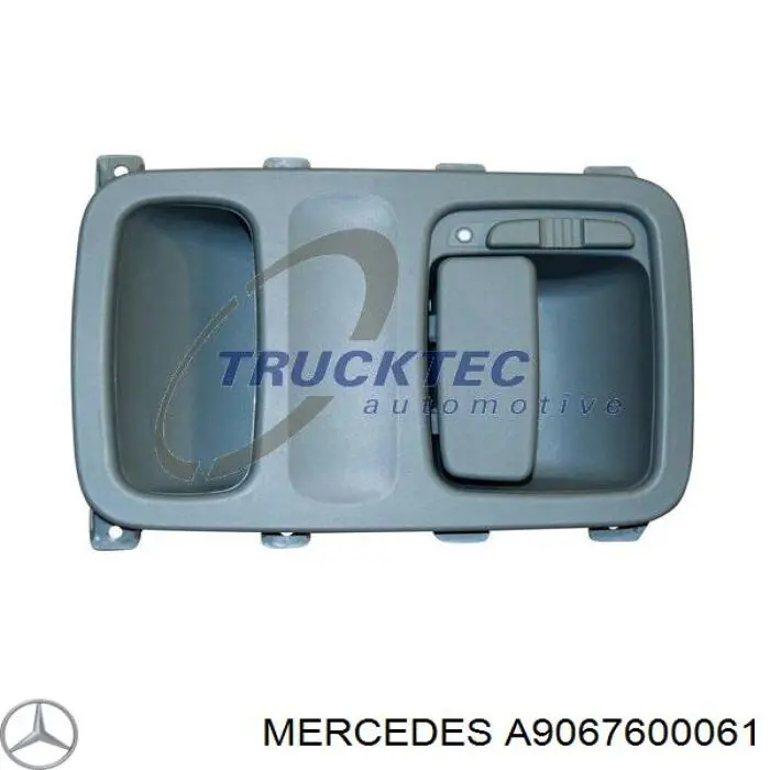 Ручка задньої (двостулкової) двері права внутрішня A9067600061 Mercedes