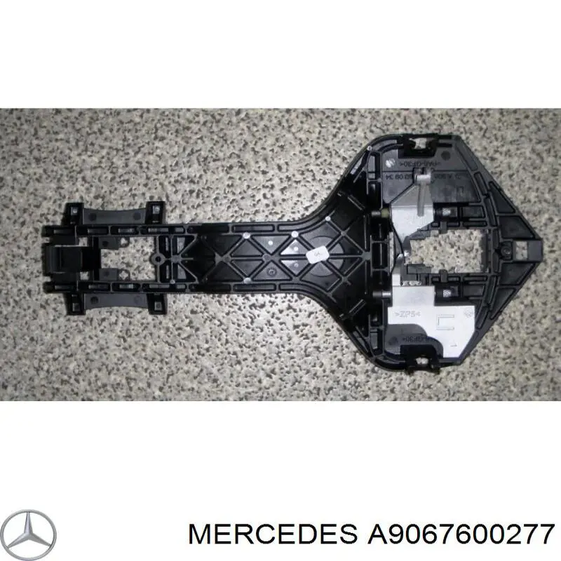 Ручка передньої двері зовнішня ліва Mercedes A9067600277 ціна, від 12.80 USD