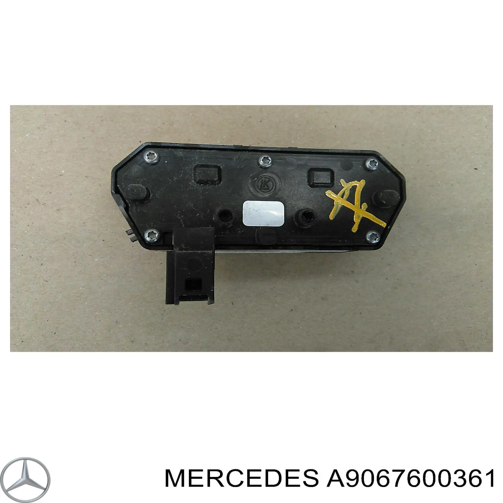 A9067600361 Mercedes Ручка передніх дверей внутрішня, ліва