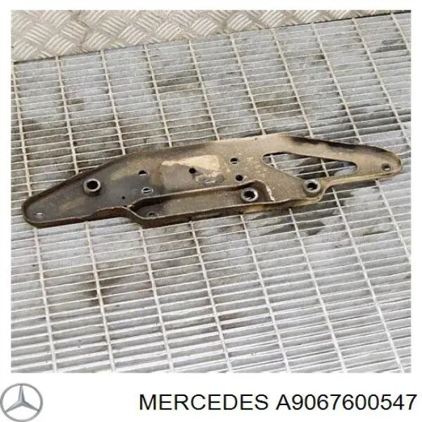 Ролик двері бічної/зсувної, правий нижній Mercedes A9067600547 ціна, від 14.67 USD