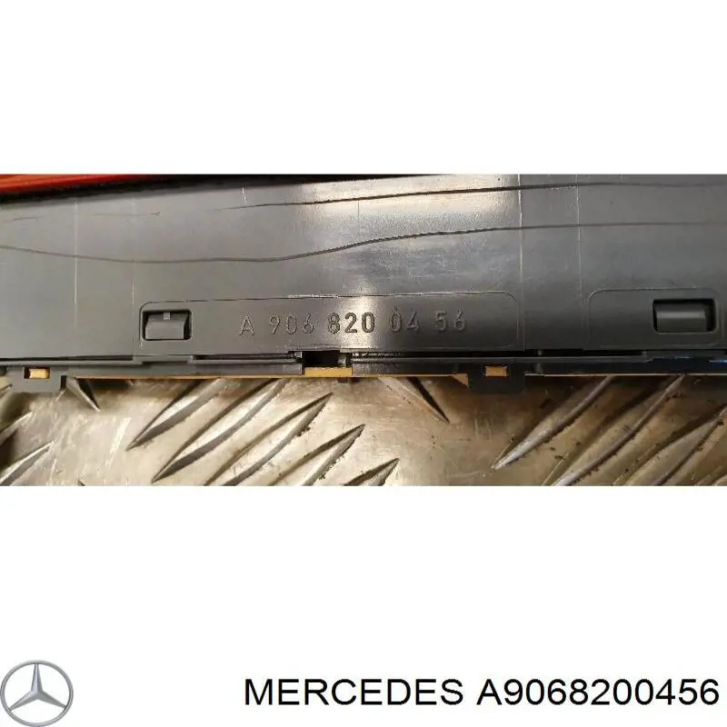 A9068200456 Mercedes стоп-сигнал заднього скла