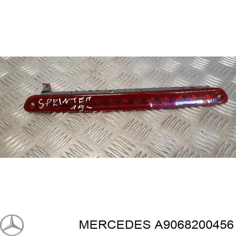 Стоп-сигнал Mercedes A9068200456 ціна, від 33.10 USD