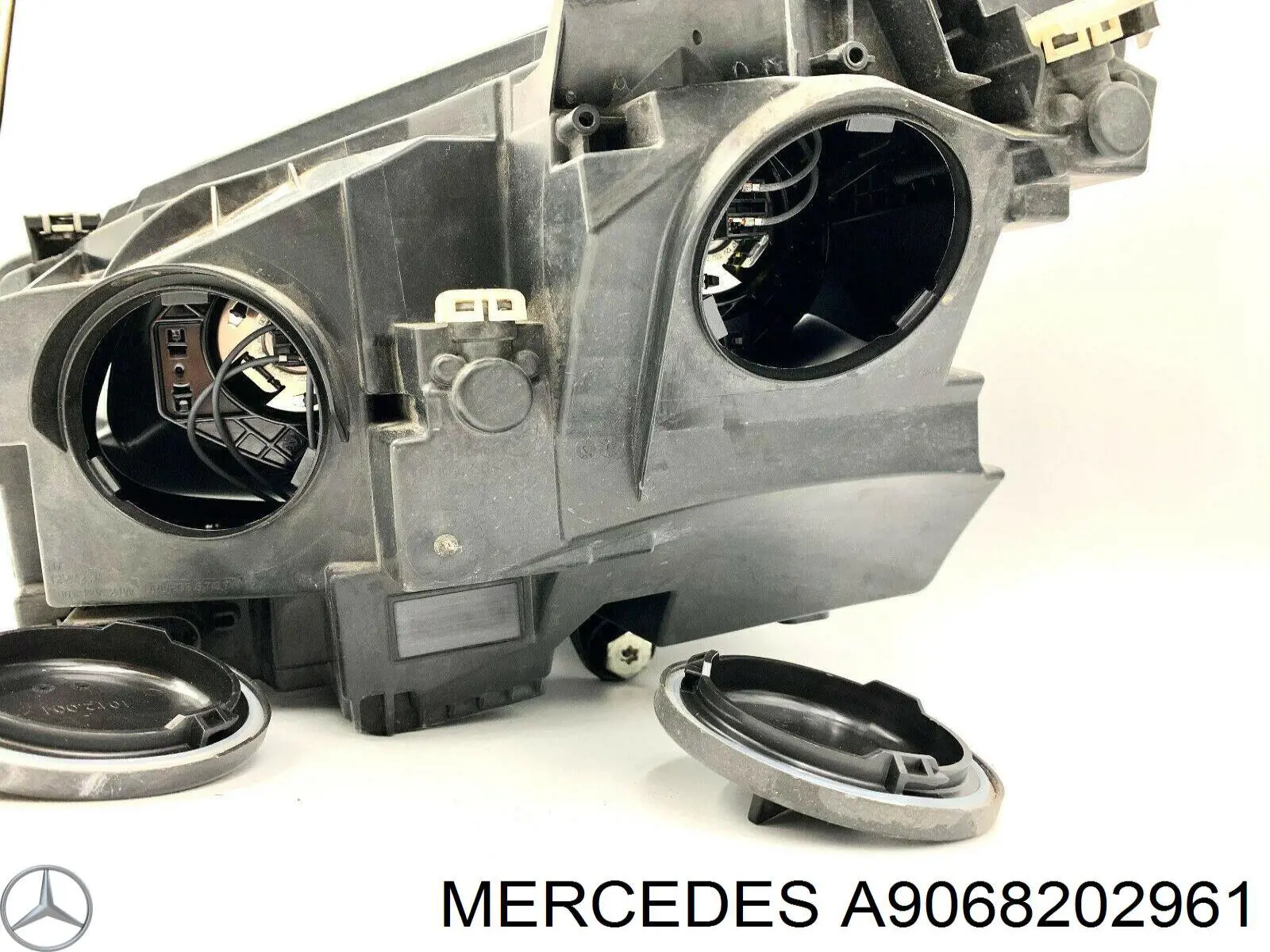 Фара права A9068202961 Mercedes
