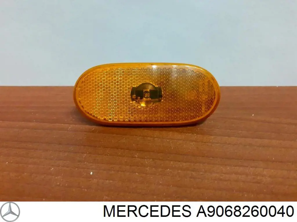 Катафот (відбивач) заднього бампера, лівий Mercedes A9068260040 ціна, від 6.97 USD