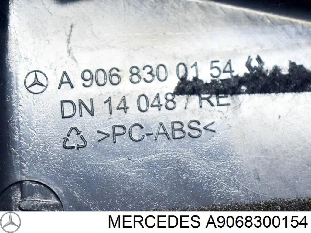 Решітка повітроводу права Mercedes A9068300154 ціна, від 12.70 USD
