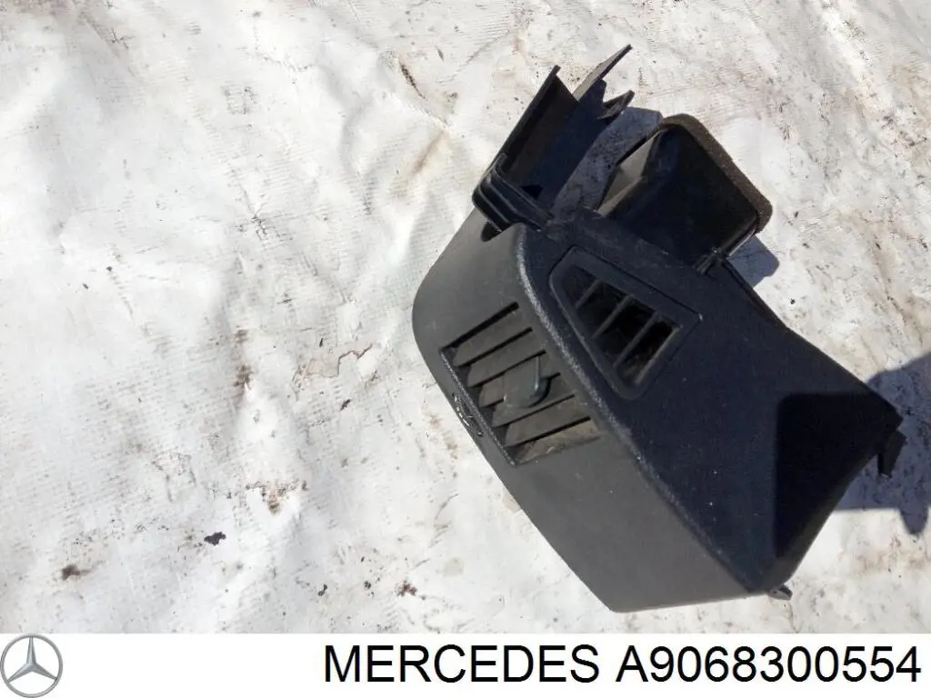 A9068300554 Mercedes Решітка повітропровода права
