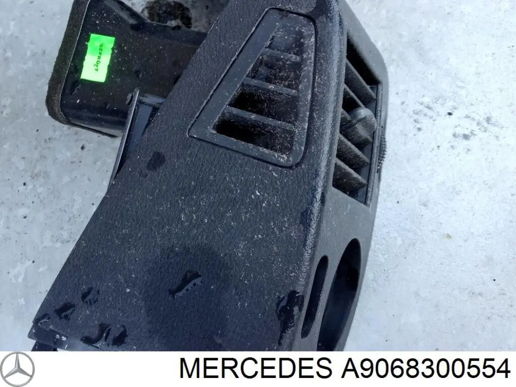 Решітка повітроводу права Mercedes A9068300554 ціна, від 12.67 USD