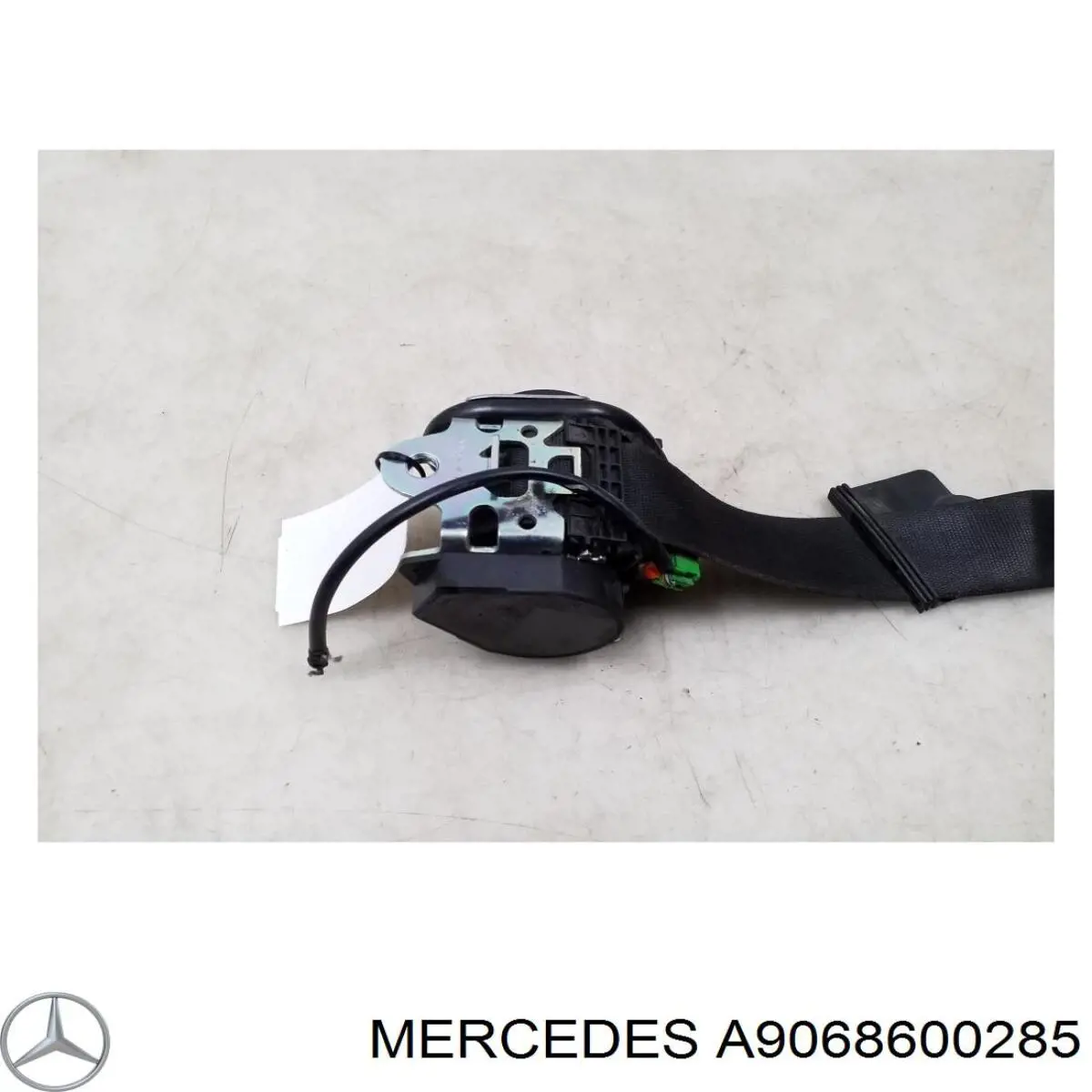 9068600285 Mercedes ремінь безпеки передній правий