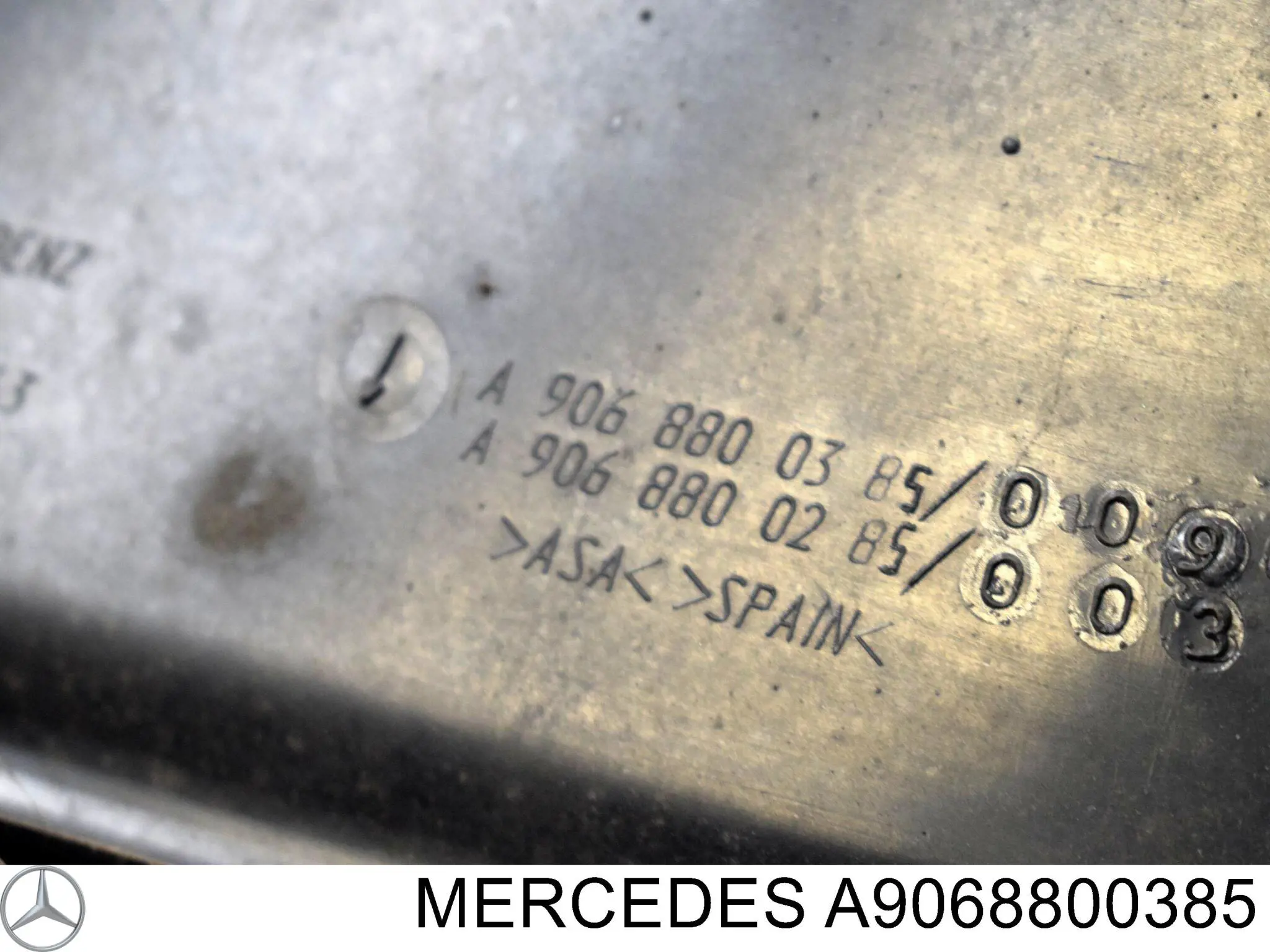 A9068800385 Mercedes решітка радіатора