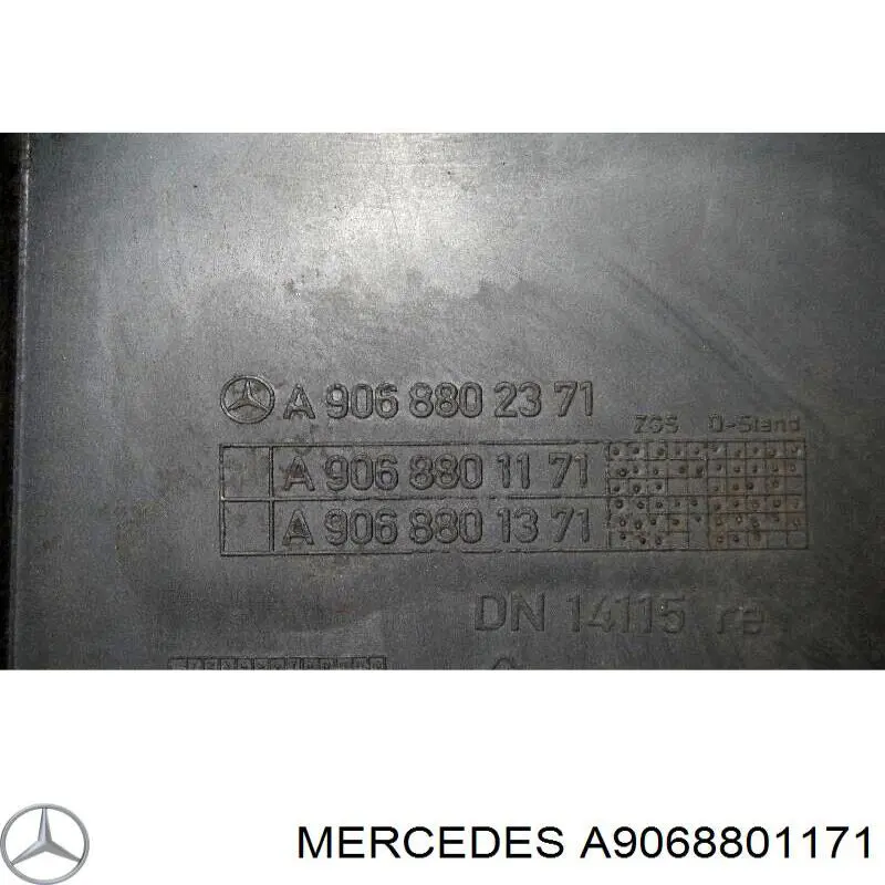 Кут бампера заднього правий Mercedes A9068801171