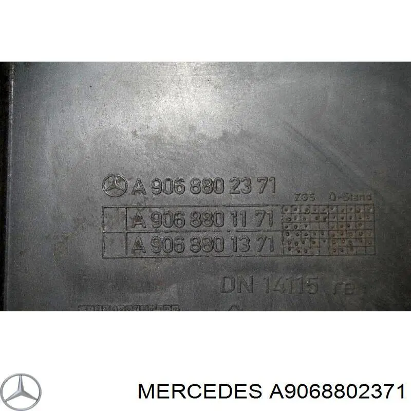 Кут бампера заднього правий Mercedes A9068802371