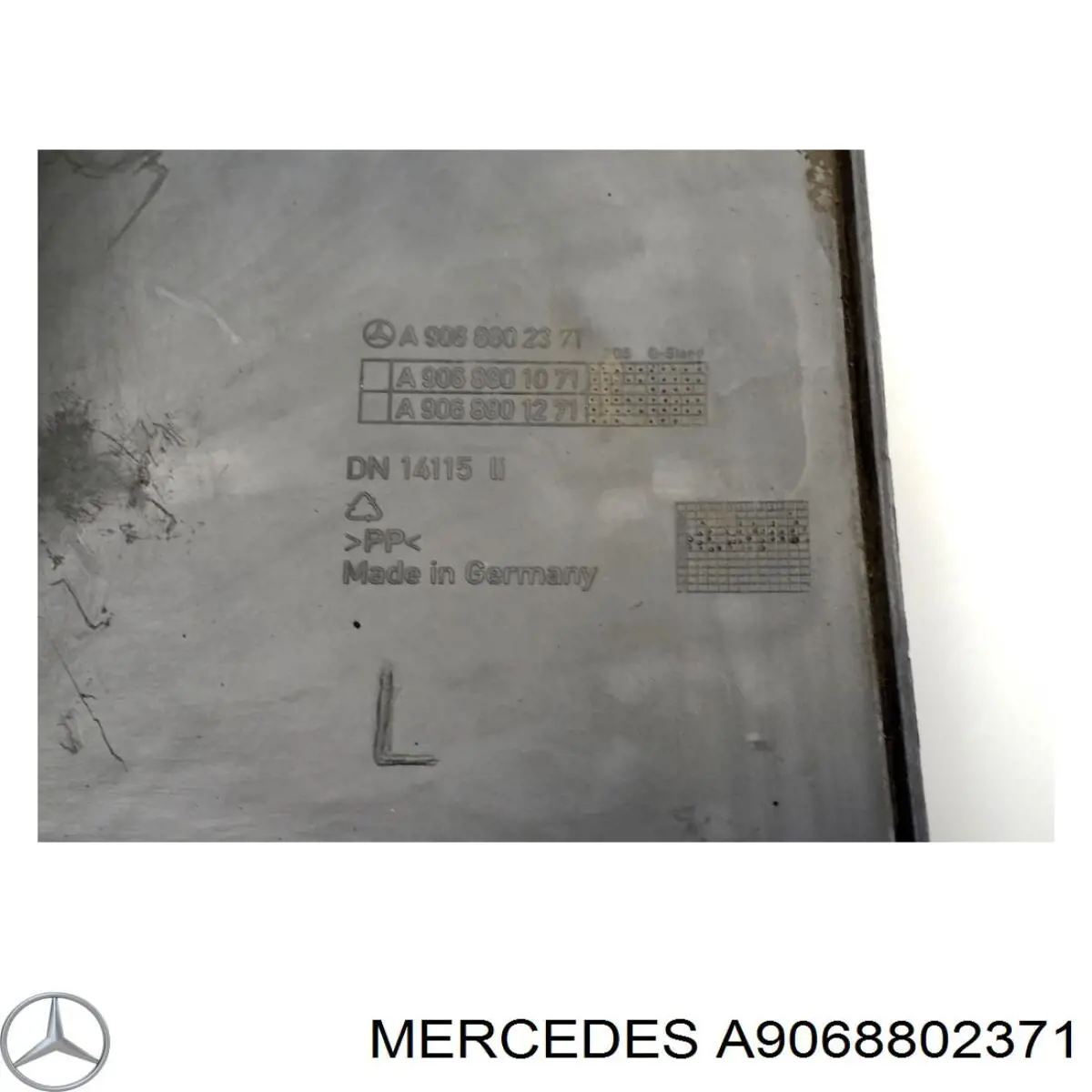 Ікло заднього бампера праве Mercedes A9068802371 ціна, від 11.43 USD