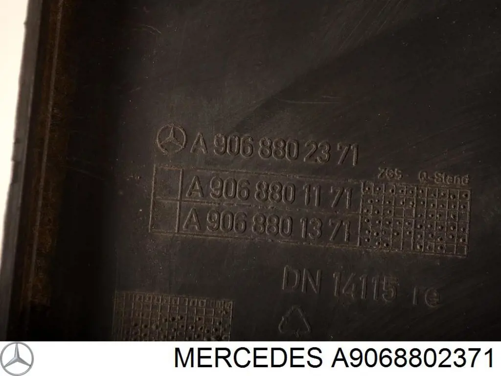 A9068802371 Mercedes Бампер задній, права частина