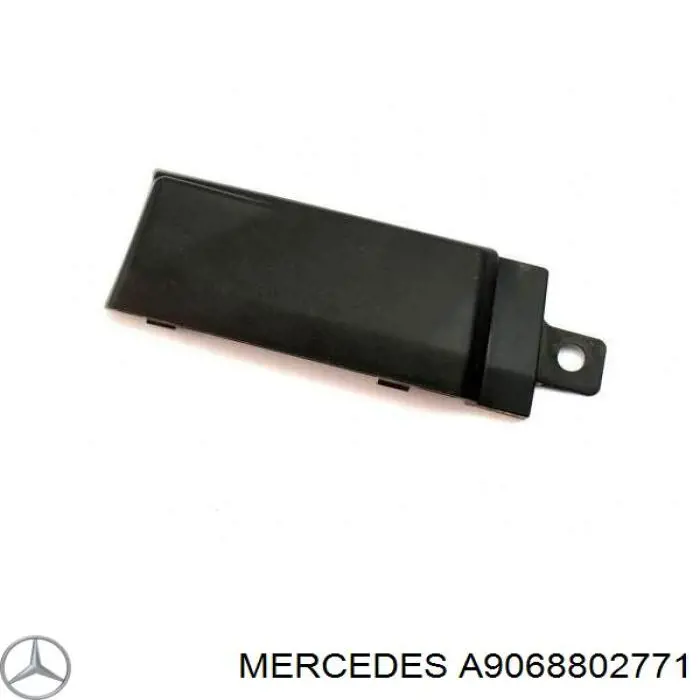 A9068802771 Mercedes Молдинг бампера заднього, правий