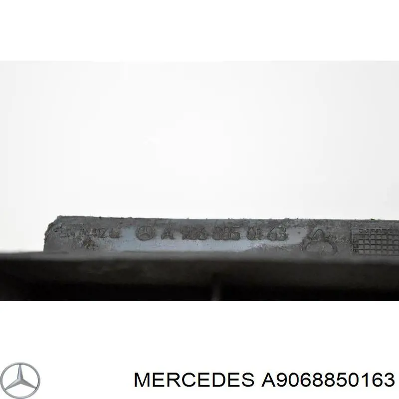 Кронштейн бампера переднього, лівий A9068850163 Mercedes