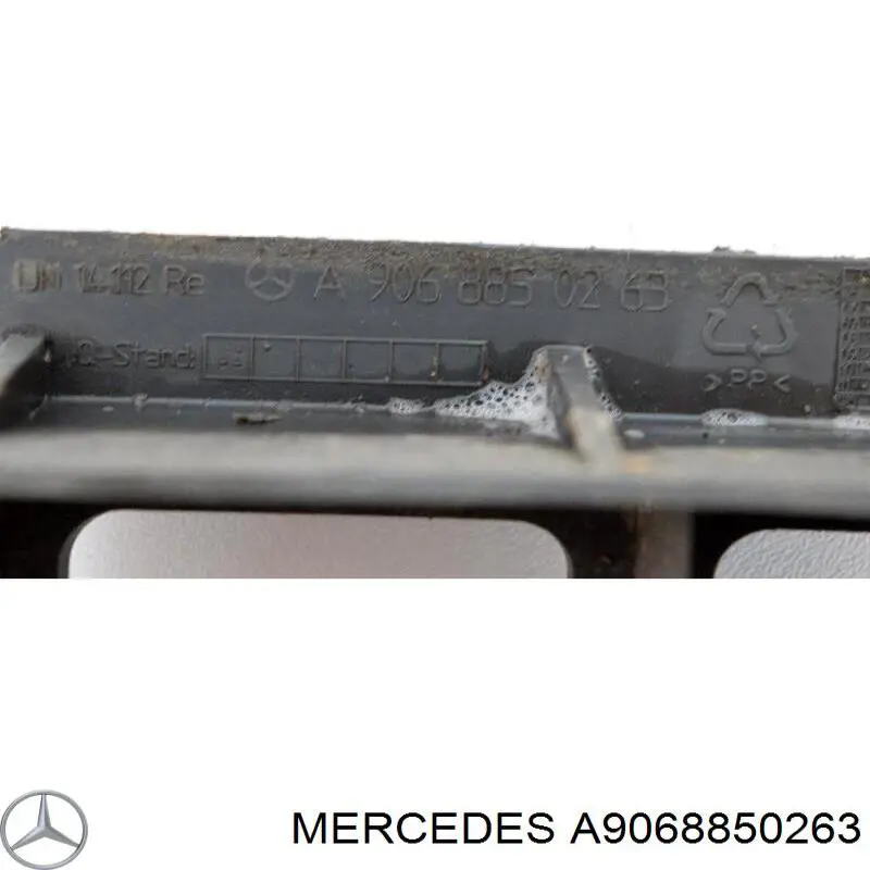 Кронштейн кріплення бампера переднього правий Fast FT91204