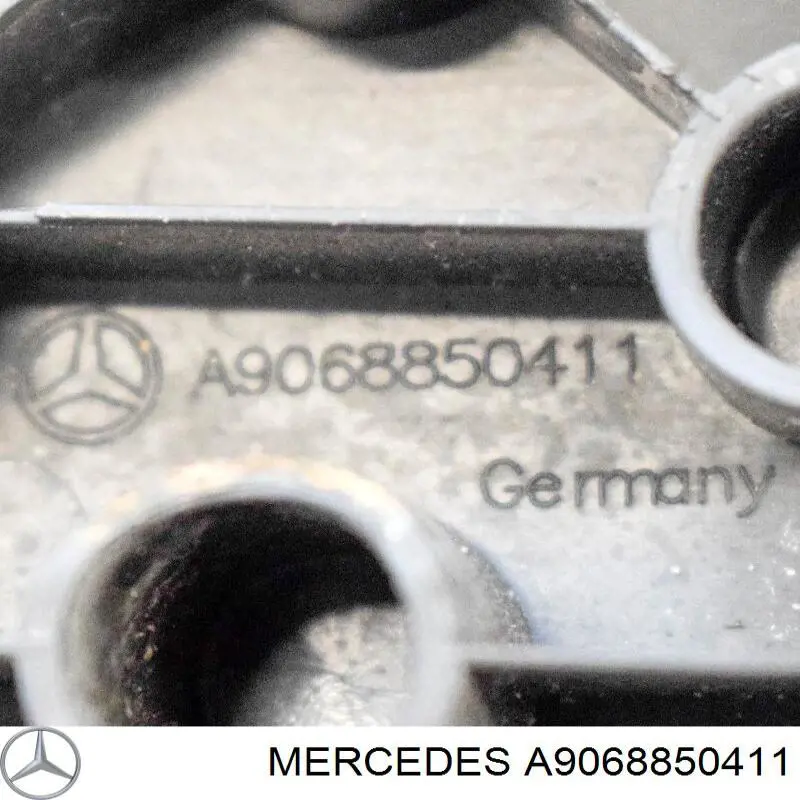 A9068850411 Mercedes накладка бампера переднього