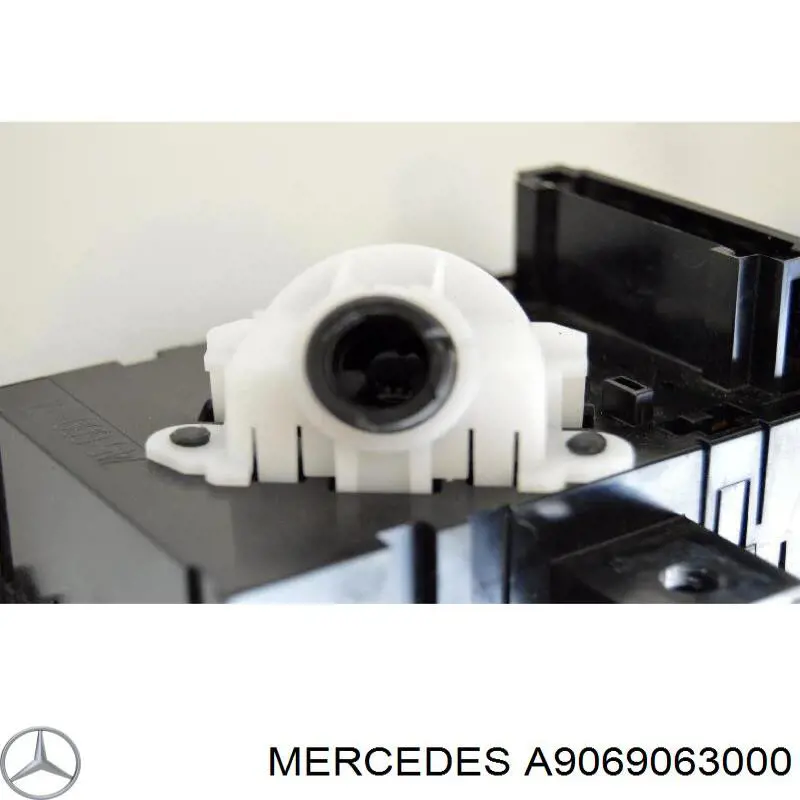 Регулятор вентилятора обігрівача Mercedes A9069063000 ціна, від 63.34 USD