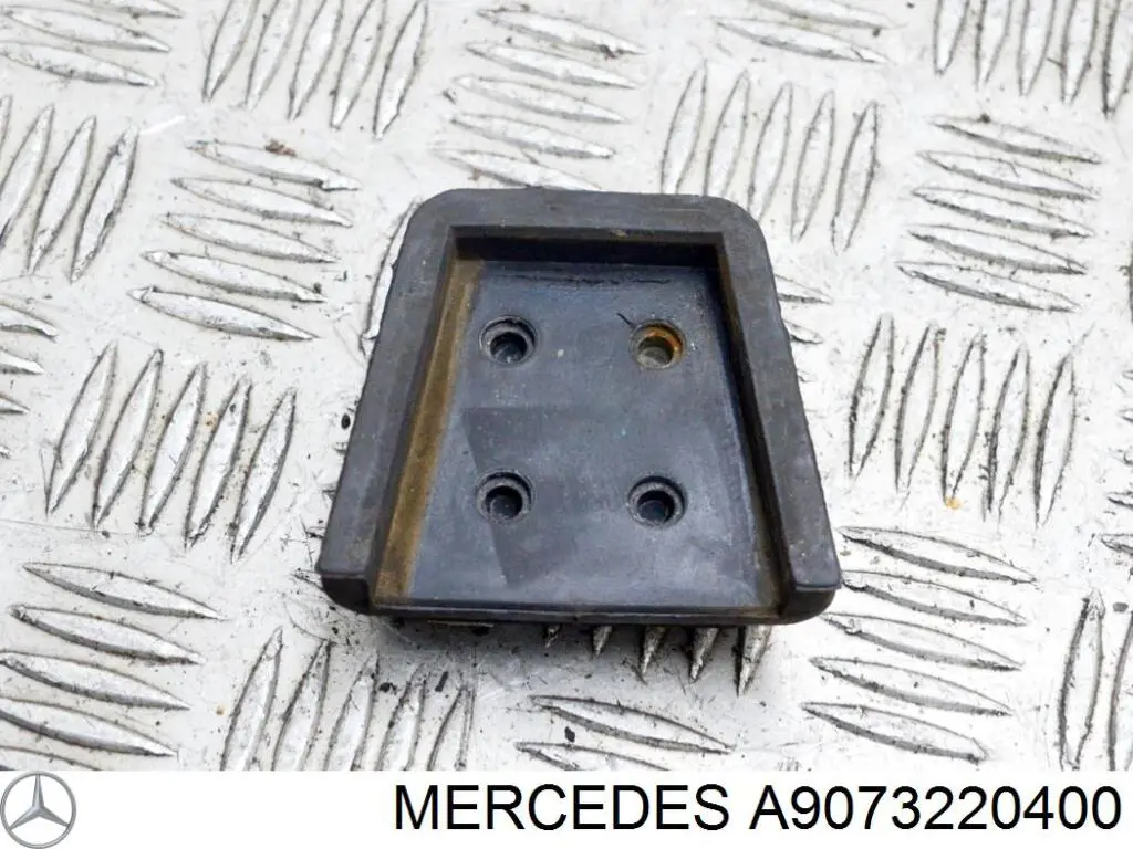 Опора передньої ресори A9073220400 Mercedes