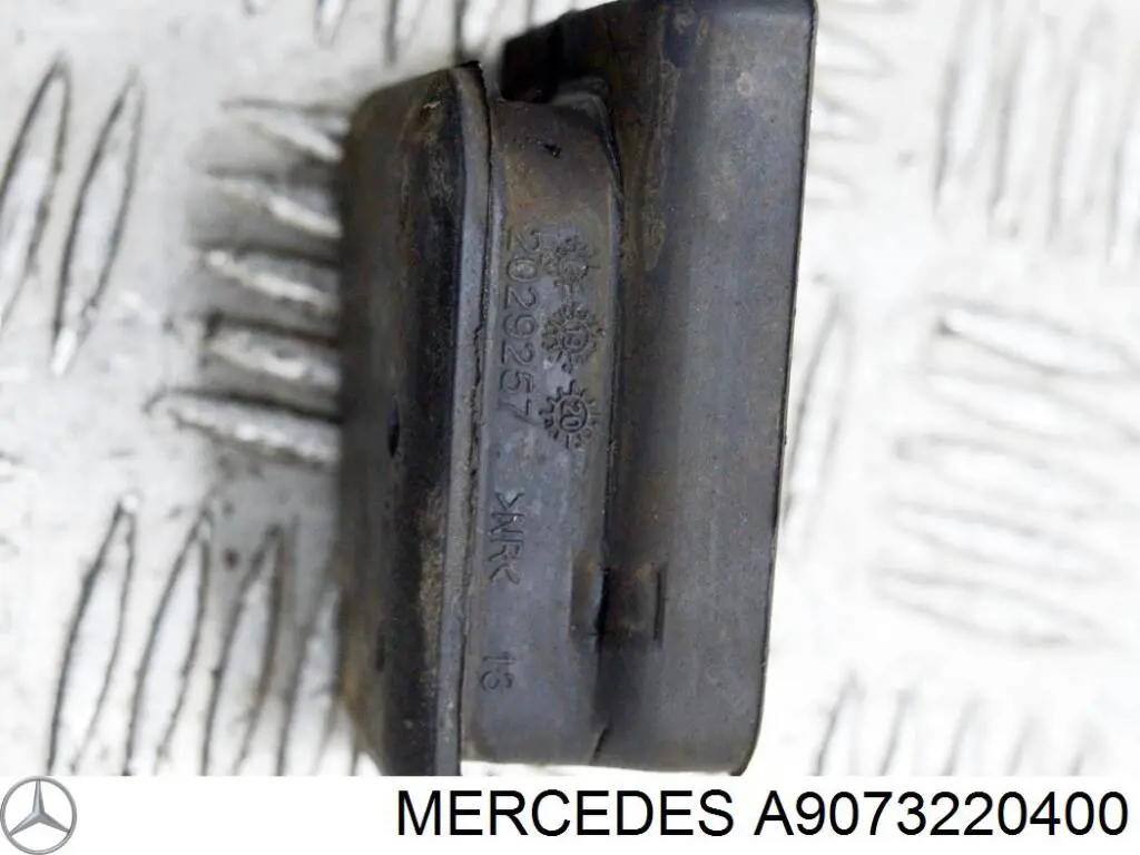A9073220400 Mercedes Опора передньої ресори