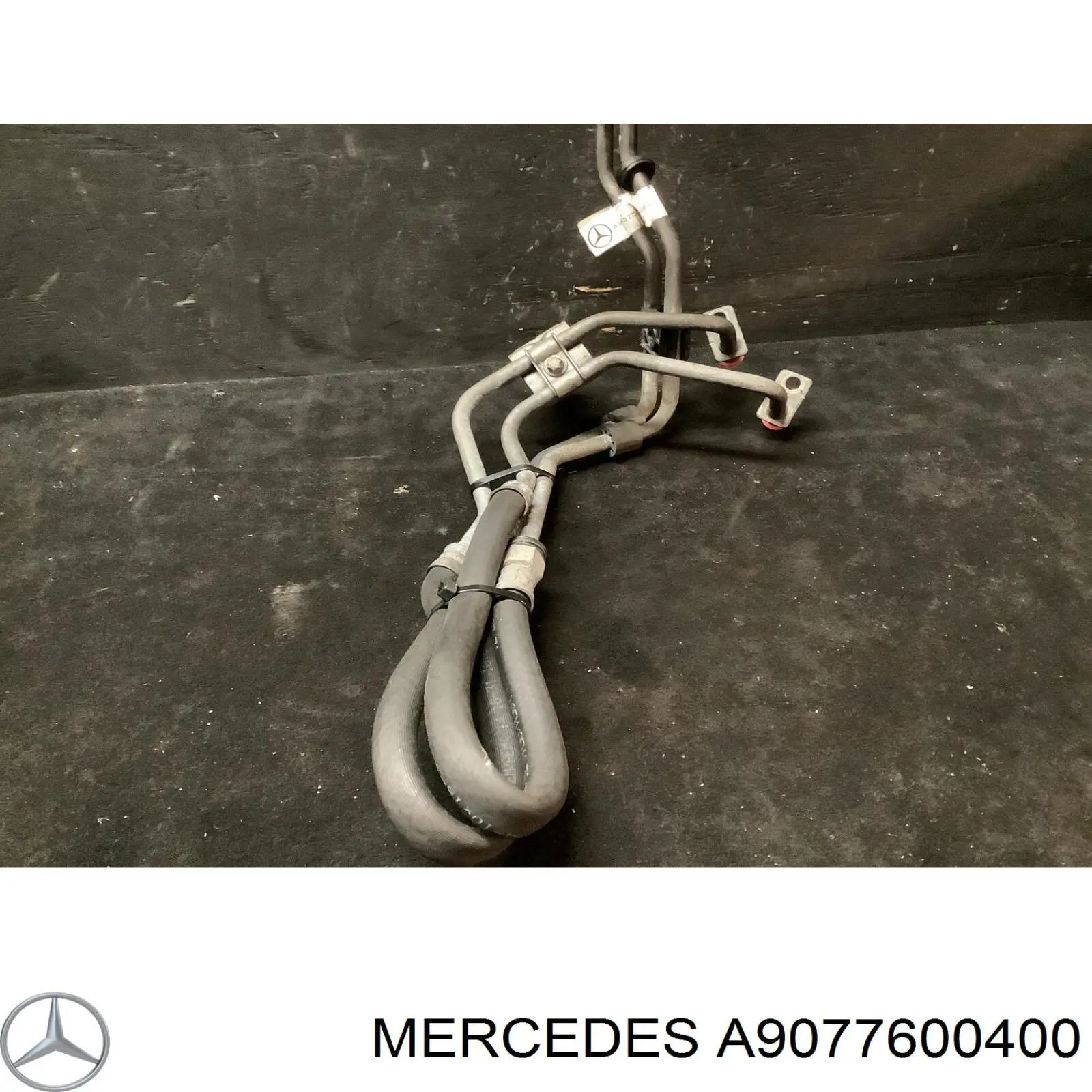 A9077600400 Mercedes Тримач зовнішньої ручки дверей, передньої правої