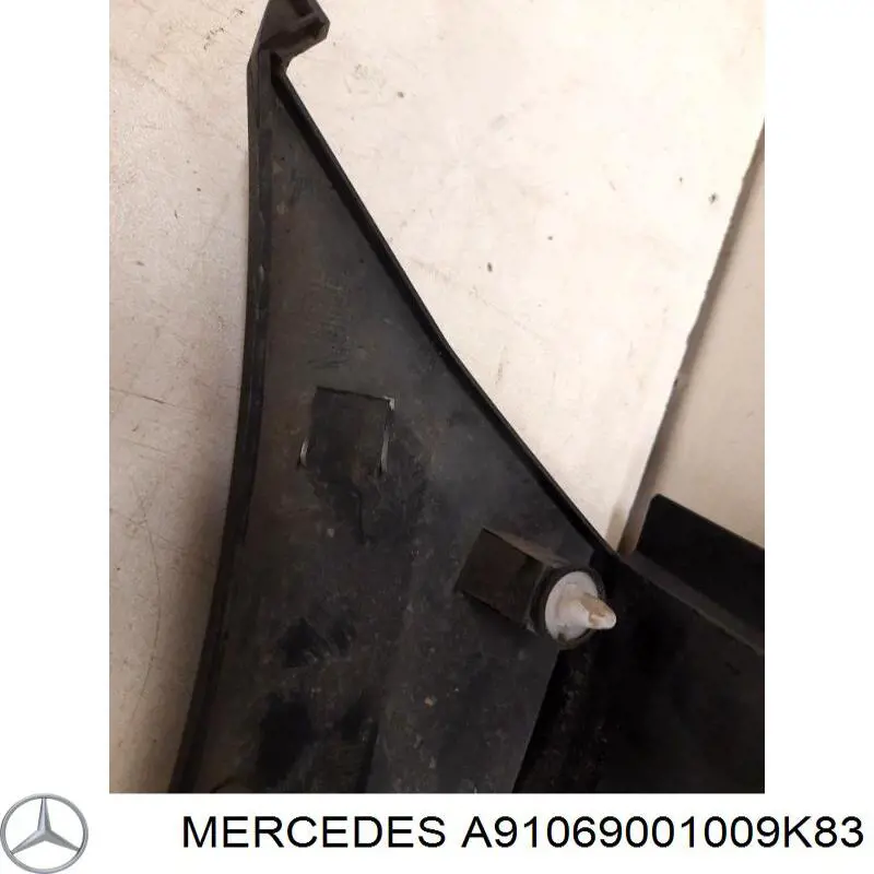 A91069001009K83 Mercedes Молдинг переднього правого крила