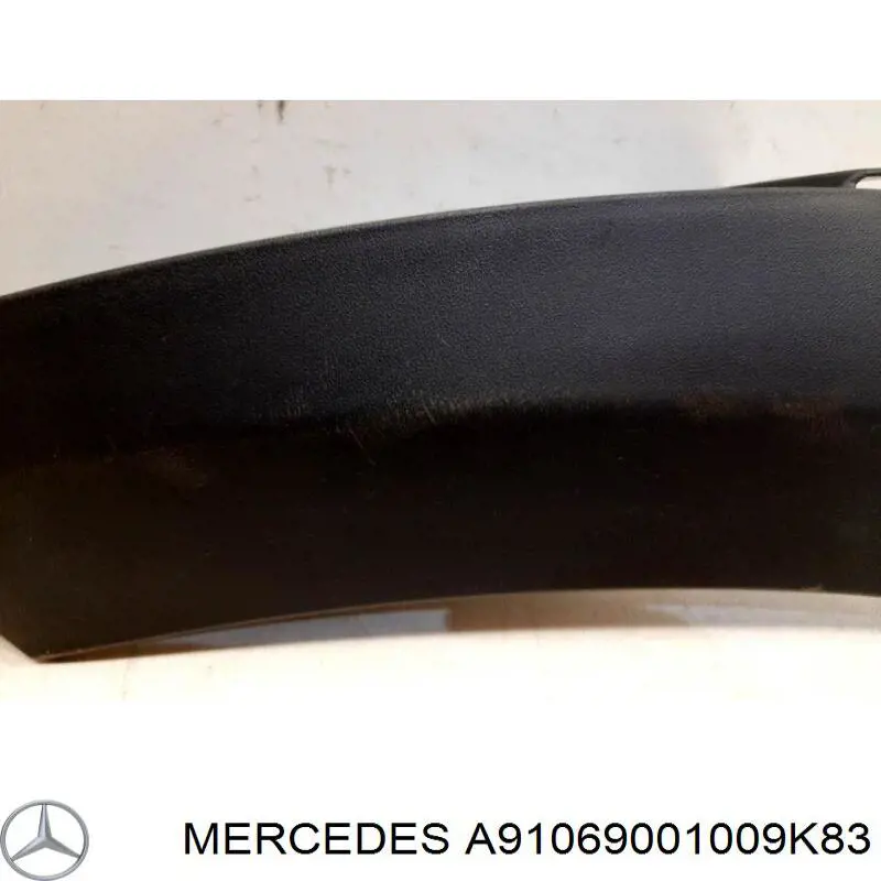 Молдинг переднього правого крила A91069001009K83 Mercedes