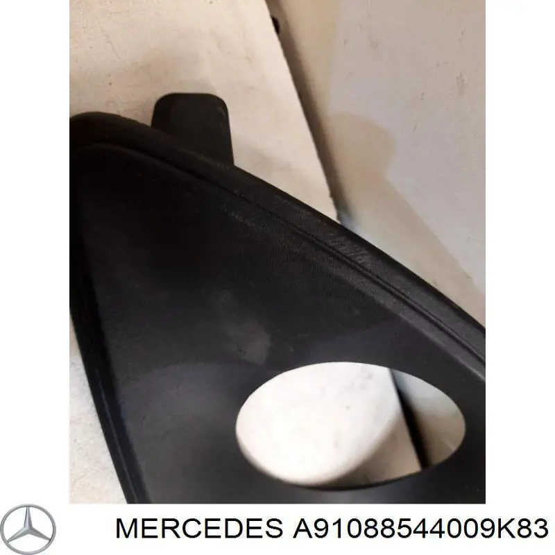 Купити A9108854400 Mercedes Заглушка/ решітка протитуманних фар бампера переднього, права
