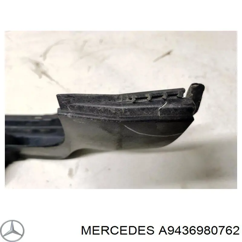 A9436980762 Mercedes Ущільнювач скла передніх дверей, зовнішній (планка)