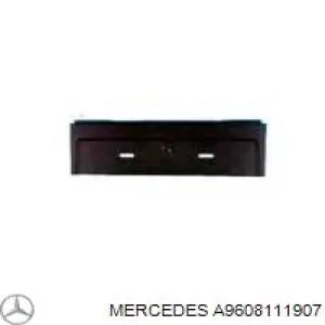 A9608111907 Mercedes Накладка дзеркала заднього виду, права