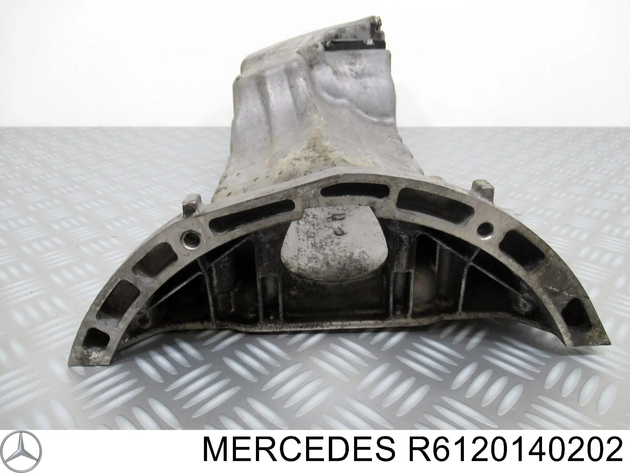 Піддон двигуна Mercedes R6120140202 ціна, від 76.01 USD