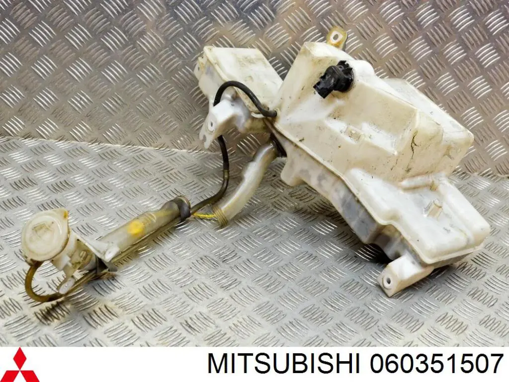 Купити MMB628750 Mitsubishi Бачок омивача заднього скла