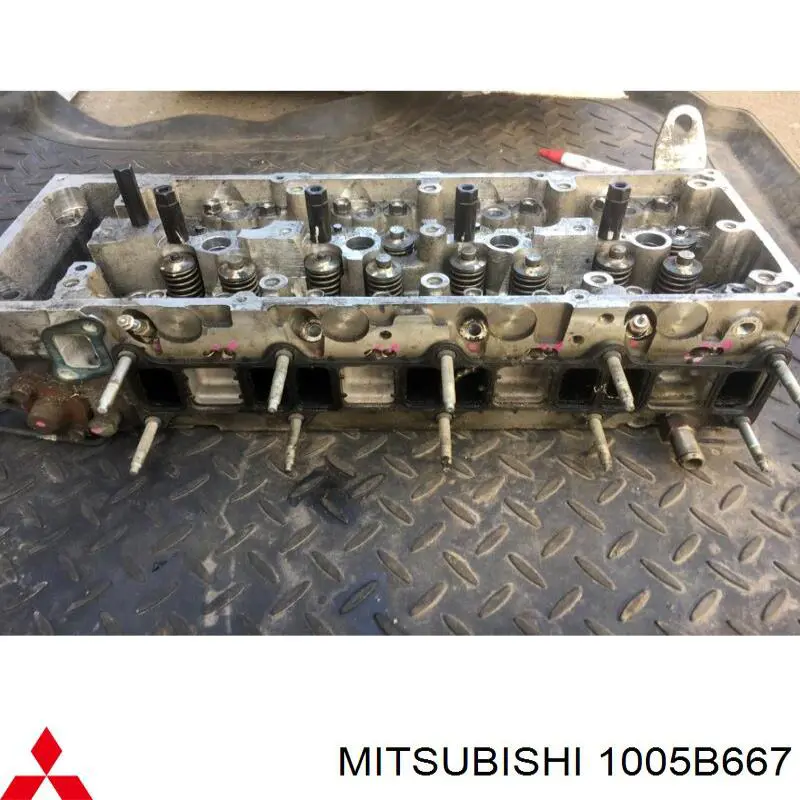 1005B667 Mitsubishi Головка циліндрів